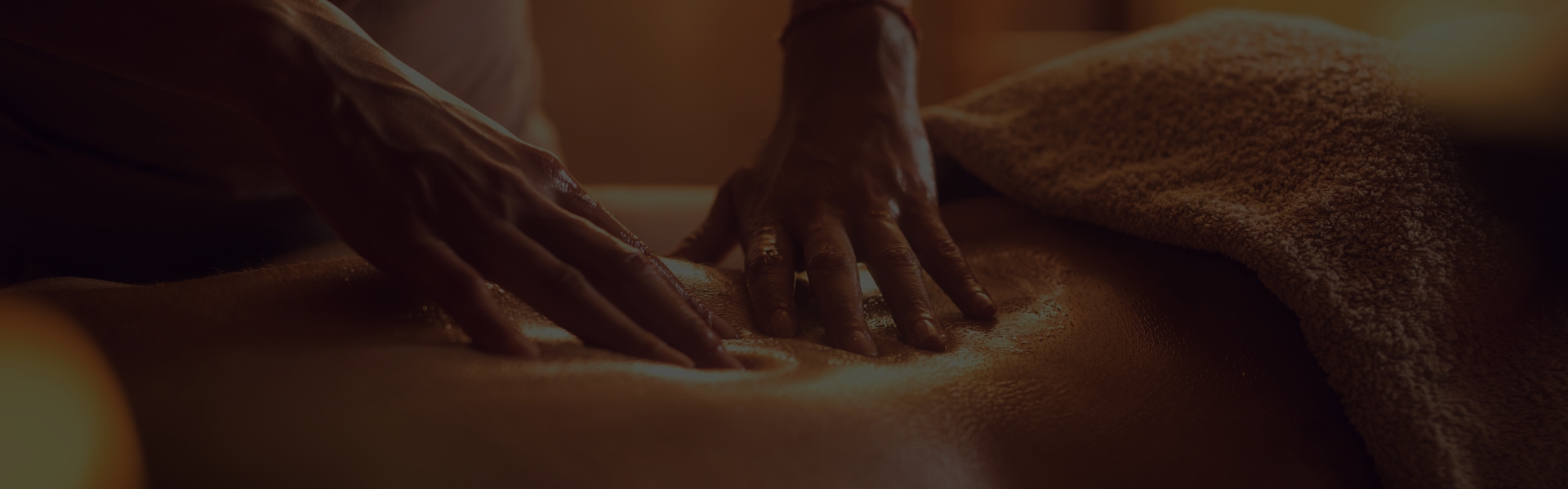 Ayurvedic oil massage setup